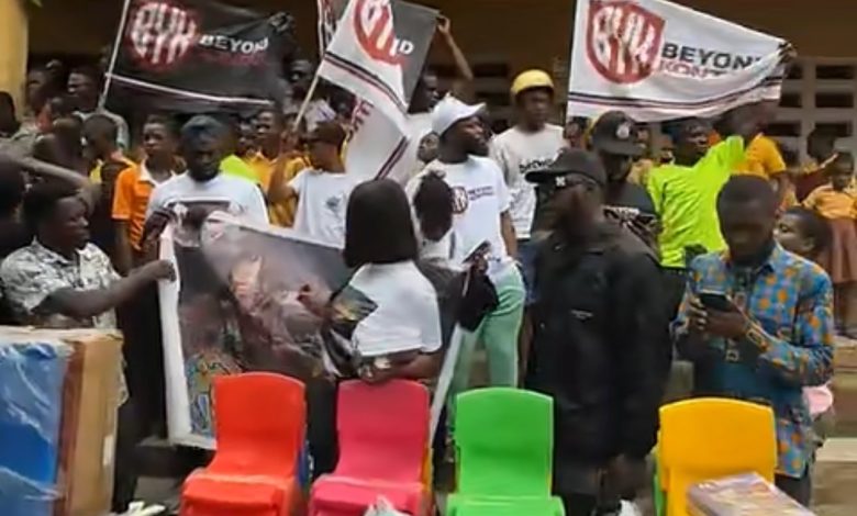 BYK Medikal donates to students who lack desks, using cement blocks as seats and tables