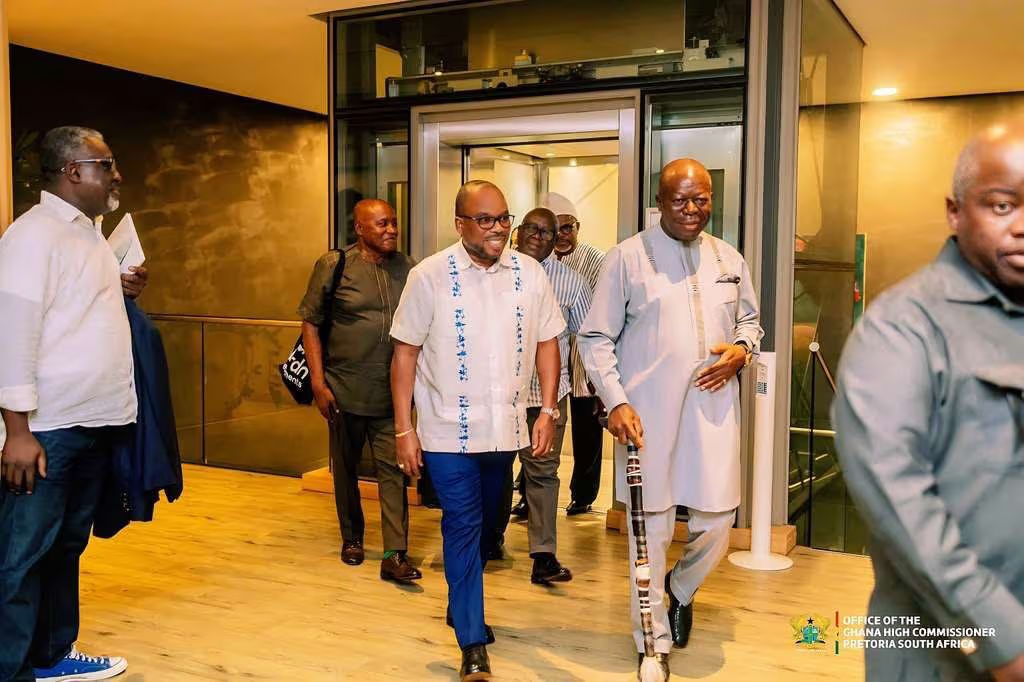 Asantehene Otumfuo Osei Tutu II receives a warm welcome in Johannesburg from Ghana’s High Commissioner during his official visit